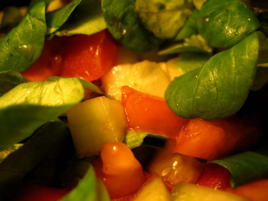 Spinat u lisnatom tijestu + salata od paradajza i krastavica sa..