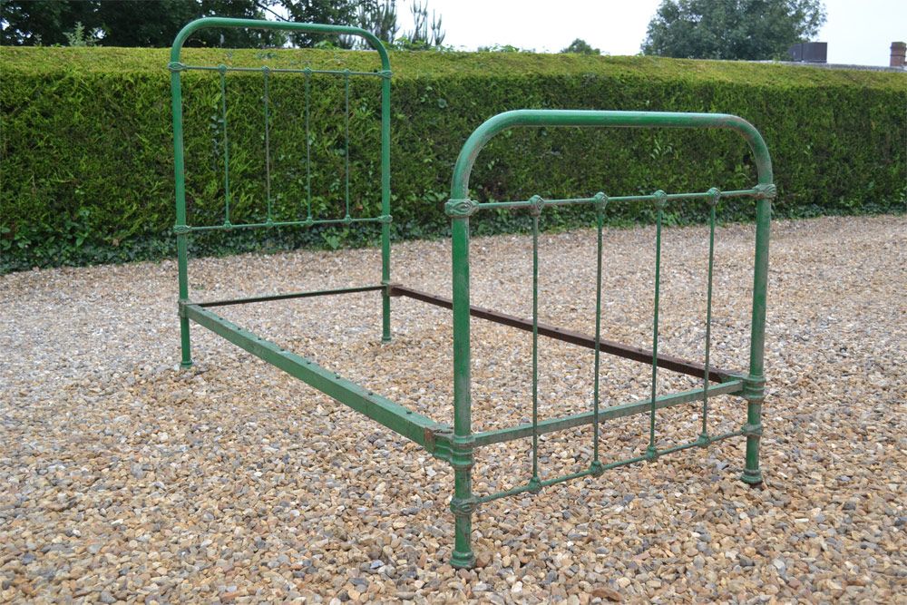  photo victorian-iron-bed-K577-4_zps8b632dd0.jpg