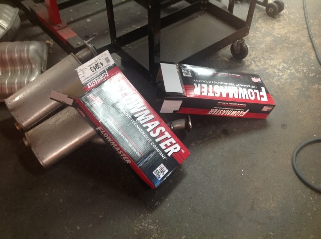 40 Series Flowmasters, and removed resonators WOW! Dodge Challenger