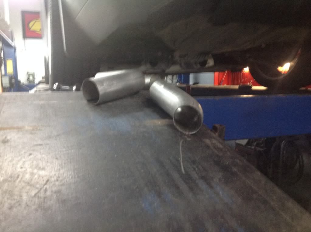 40 Series Flowmasters, and removed resonators WOW! Dodge Challenger