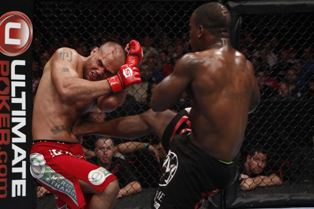 010_Robbie_Lawler_vs_Lorenz_Larkin.jpg