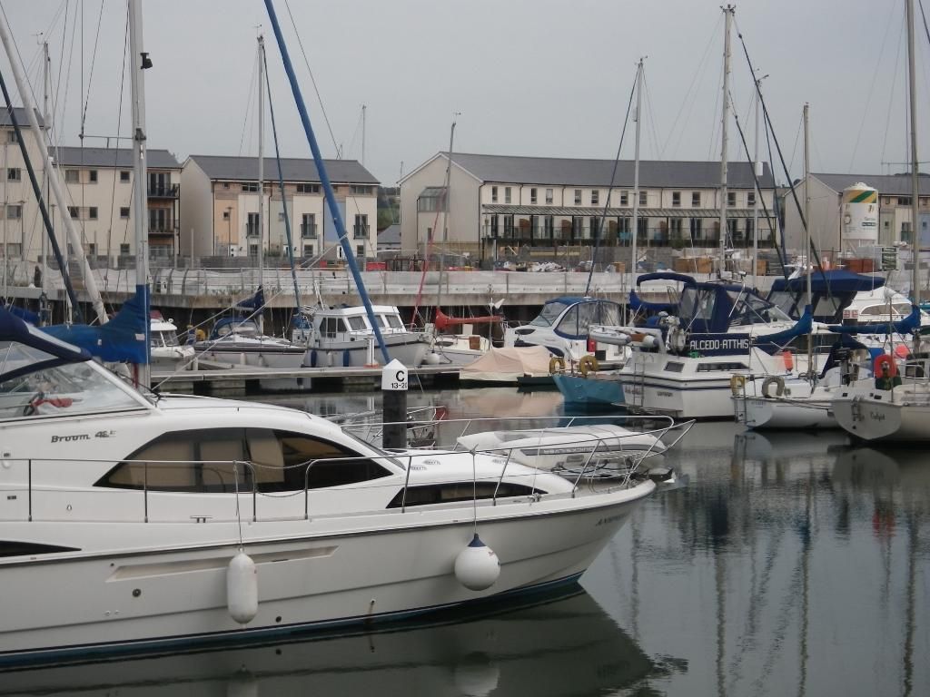 As we got back to the marina after Saturday's walk we smiled at the site of Green Bean moored up with all the yachts and gin palaces!