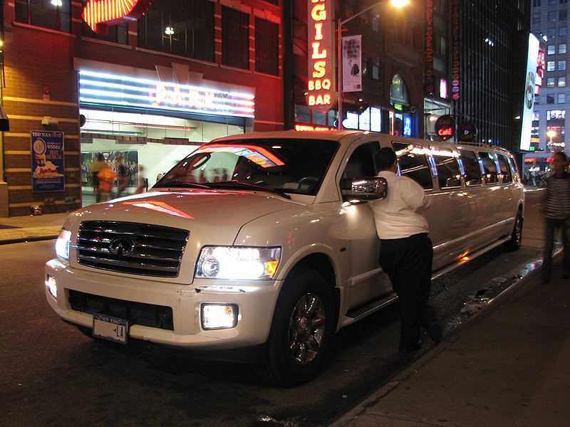 Infiniti QX56 Limousine Ferrari 360 Modena Spider